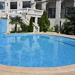 شقة At 